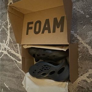 Yeezy Foam Runners - Onyx - Size 10